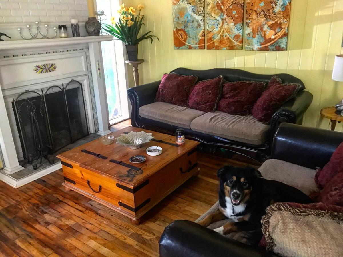 Tallahassee Sun & Moon Room photo